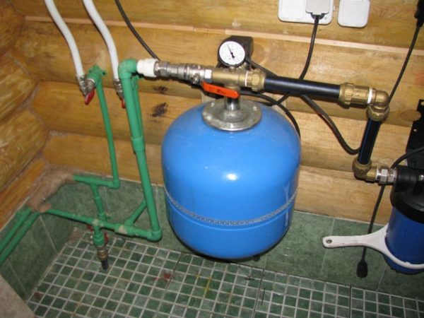 Подключение воды в дом со скважины